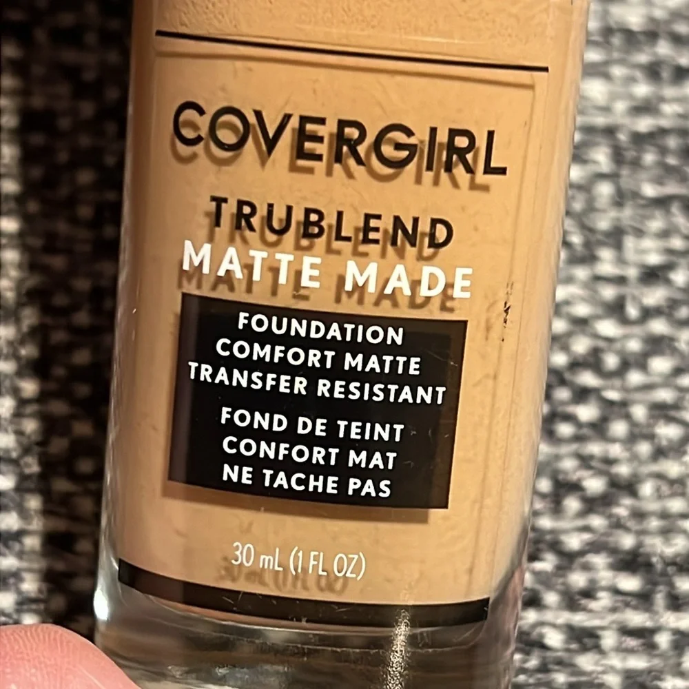 NWT Covergirl TruBlemd Matte Made Foundation